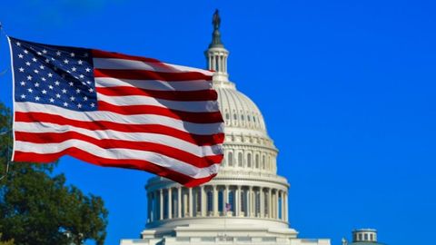 АҚШ Конгресси пандемия сабабли аксарият америкаликларга 1400 доллардан тўлаб беришни маъқуллади