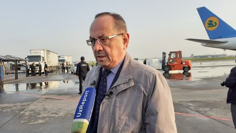 Нурмат Отабеков исталган вакцина билан жон деб эмланишини, депутат Кушербаев эса ўзбек-хитой вакцинасини танлаганини маълум қилди