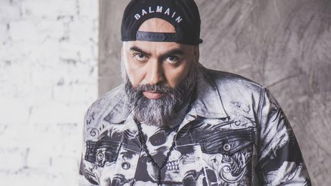 Шерали Жўраевнинг қўшиғини рухсатсиз куйлаган Санжай маъмурий жавобгарликка тортилди