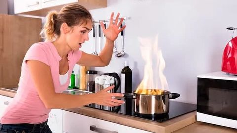 Xavfsiz oshxona: tok urganda, kuyish va pichoq kesganda nima qilish kerak?