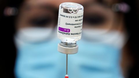 Yevropa dori-darmon agentligi AstraZeneca vaksinasini xavfsiz deb topdi. Turli mamlakatlar olimlarining bu boradagi fikrlari farqlanmoqda