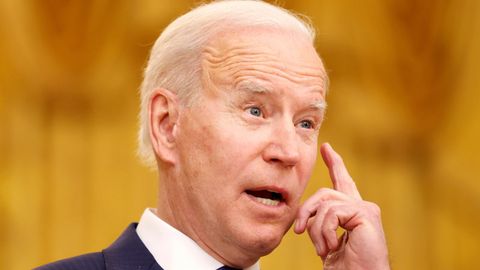 Грета Тунберг АҚШ президентининг иқлим инқирозига оид ҳаракатларини танқид қилди