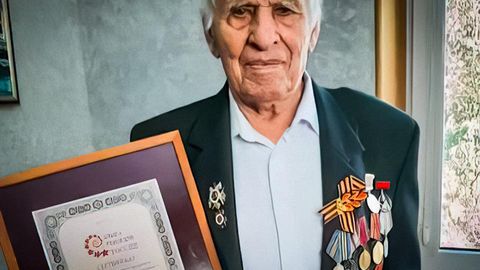 Rossiyadagi eng keksa haydovchi aniqlandi. U 100 yoshga kirgan va hamon mashina boshqaradi