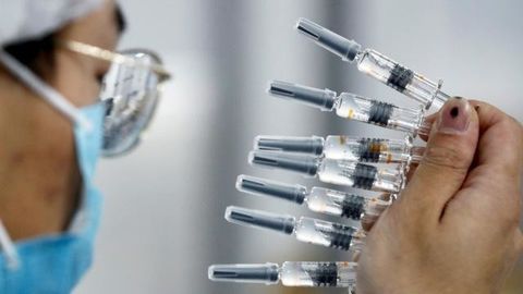 Туркманистоннинг Тошҳовуз вилоятида шифокор ва полициячиларни Хитой вакцинаси билан эмлаш бошланди