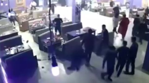 Toshkentdagi kafelarning birida 45 kishi ishtirokida ommaviy mushtlashuv sodir bo‘ldi (video)