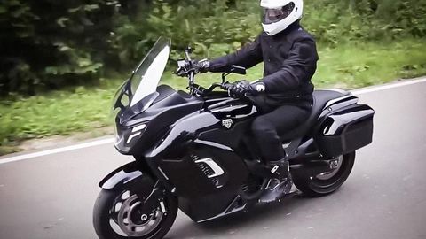 Rossiyada Aurus elektromototsikli namoyish etildi (video)