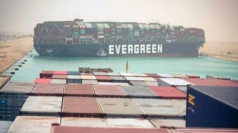 Suvaysh kanalining to‘silib qolgani tufayli jahon savdosi soatiga 400 mln dollar yo‘qotmoqda