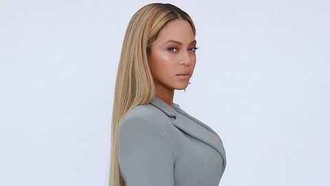 Хонанда Бейонсе саратондан вафот этган мухлисининг хотираси учун бир нечта қўшиқ куйлади (видео)