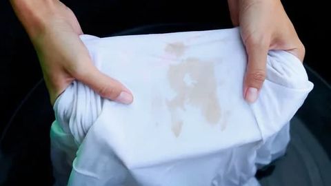 Nima uchun yaxshilab yuvilsa ham ayrim kiyimlarda dog‘ qoladi? Ko‘pchilik yo‘l qo‘yadigan xatolar