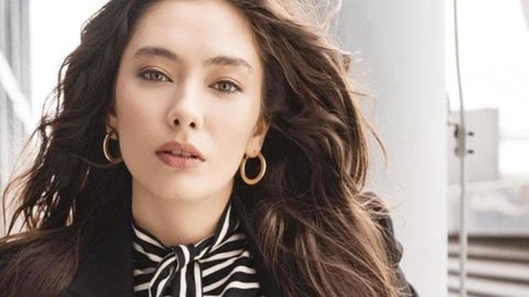 Туркиялик таниқли бошловчи Неслиҳан Атагулнинг касаллик туфайли «Элчининг қизи»ни тарк этганини спектакль деб атади