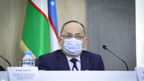 Nurmat Otabekov rasman tan olinmagan koronavirusli bitta o‘lim holati statistika uchun “jiddiy ob-havo yaratmasligi”ni aytdi