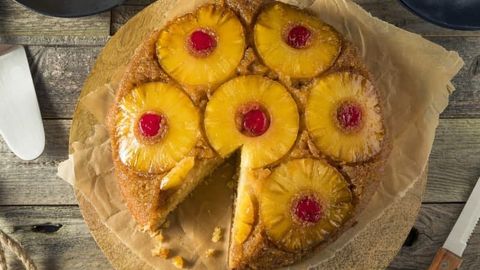 Noodatiy ko‘rinishga ega ananasli pirog tayyorlaymiz 