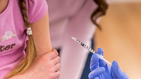 Moderna koronavirus vaksinasini bolalarda sinashni boshladi