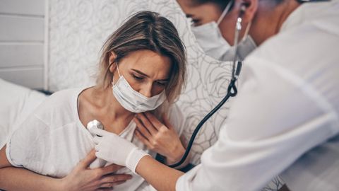 Chalg‘ituvchi va xavfli kasallik: pnevmoniya boshlanganini qanday aniqlash mumkin?