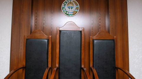 Namanganda o‘zini bloger deb tanishtirib sudga ta’sir o‘tkazishga uringan shaxsga nisbatan jinoyat ishi qo‘zg‘atildi