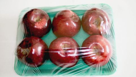 Olimlar iste’mol qilsa bo‘ladigan plyonkani yaratdi. U dengiz o‘tlaridan tayyorlangan