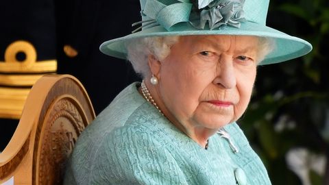 Елизавета II турмуш ўртоғининг вафотидан тўрт кун ўтгач, яна қироличалик мажбуриятларини бажаришни бошлади