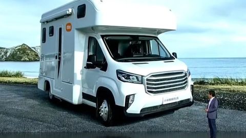 Xiaomi ўзининг биринчи электромобили нархини эълон қилди