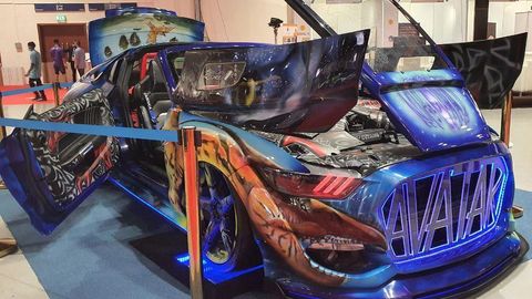 Дубайда «Аватар» услубида яратилган Ford Mustang намойиш этилди