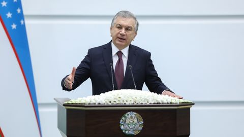 «Ҳар бир туманнинг раҳбарлари 35-40 фоиз ойлигини давлатга тўлашни ўйлаши керак» — Шавкат Мирзиёев