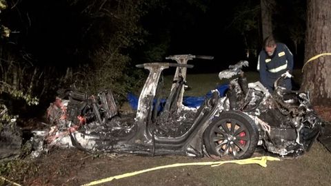 AQShda avtopilot rejimida harakatlangan Tesla halokatga uchradi. Mashinada bo‘lgan ikki kishi halok bo‘ldi