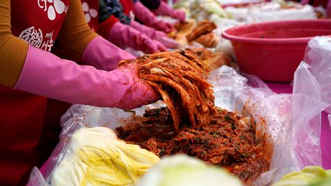 Жанубий Кореяда коронавирус пандемияси шароитида кимчи экспорти рекорд даражада ўсди