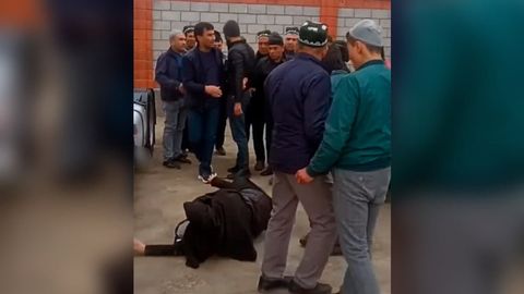 Наманганда она-бола 30 га яқин эркак томонидан аёвсиз калтаклагани айтилган хабарга изоҳ берилди