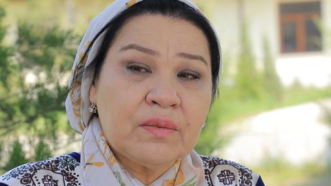 «Уйимнинг деворларида Мирзажонни кўраман». Актриса Норпошша Ҳасанова Мирза Азизов унга уй олиб берганини маълум қилди (видео)