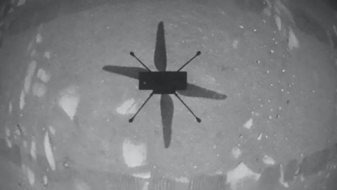 Ingenuity vertolyot-droni birinchi marta Mars uzra parvoz qildi (foto va video)