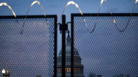 ОАВ: АҚШ Россияга қарши янги санкциялар тайёрлади. Россия дипломатлари АҚШдан чиқариб юборилади ва Россия давлат қарзига нисбатан чекловлар ўрнатилади