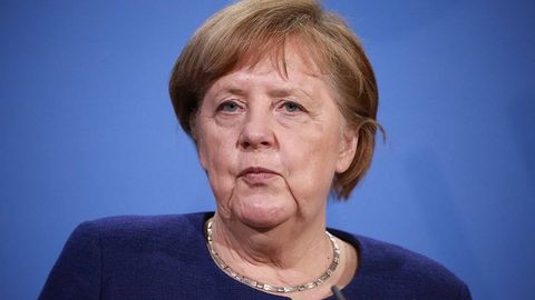 Merkel Putinni shaxsiy suhbatlardagina ochiqchasiga tanqid qilishini aytdi