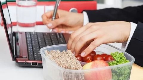 Ishlaymiz va ozamiz. Vazn yo‘qotish uchun ishda rioya qilish kerak bo‘lgan 4 qoida