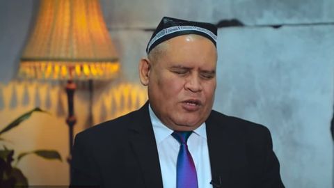 Ўзбекистон халқ ҳофизи Оролмирзо Сафаров бир йилда фарзанди, аёли ва онасидан айрилгани ҳамда 50 ёшда яна фарзандли бўлгани ҳақида сўзлаб берди (видео)