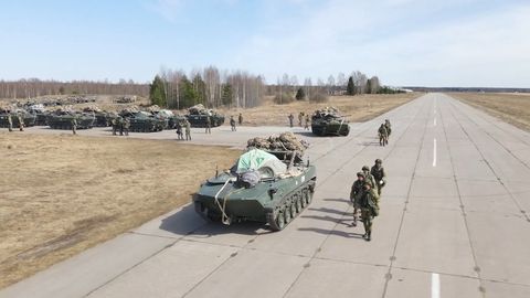 Rossiya Ukraina bilan chegaradan o‘z qo‘shinlarini olib ketadi