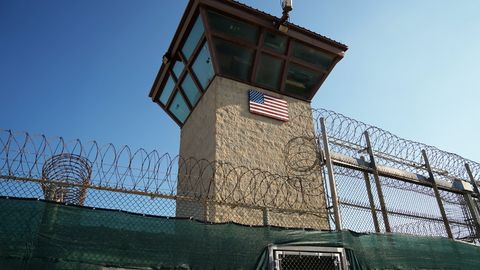 АҚШ Гуантанамо қамоқхонасидаги энг махфий блоклардан бирини ёпди