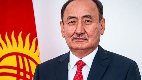 Қирғизистонда коронавирусга чалинган беморларни заҳарли ўт билан даволаш ҳақида айтган соғлиқни сақлаш вазирининг истеъфоси талаб қилинмоқда