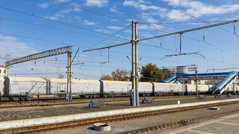 Фарғонада қайнукаси машинасини олиб кетгани учун аёли билан жанжаллашган маст эркак ўзини поезд остига ташлашга уринди