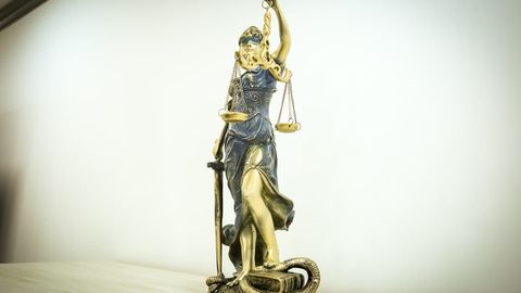 Farg‘onada nizoli holatni o‘rganayotgan ayol sudya zo‘ravonlikka uchradi