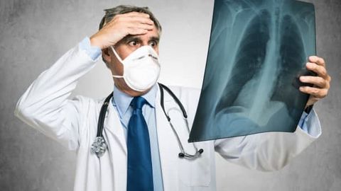 Ishtaha yo‘qolishi, bo‘g‘imlarda og‘riq va xavfli o‘pka kasalligining 6 ta belgisi