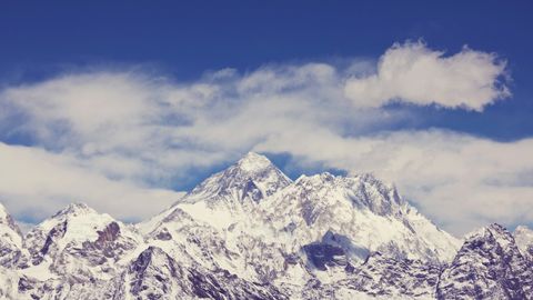 Everest cho‘qqisini zabt etishni rejalashtirgan alpinistda koronavirus aniqlandi