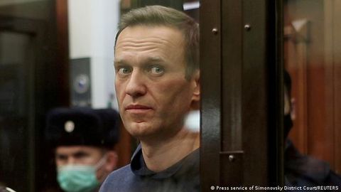Москвалик олим Навальний билан бирдамлик белгиси сифатида очлик эълон қилди. Ўнлаб одамлар уни қўллаб-қувватлади
