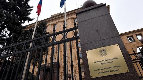 Россия Чехиянинг хатти-ҳаракатларига жавобан 20 нафар чехиялик дипломатни Москвадан чиқариб юборди