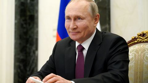 Vladimir Putin koronavirusga qarshi vaksinaning ikkinchi dozasini oldi