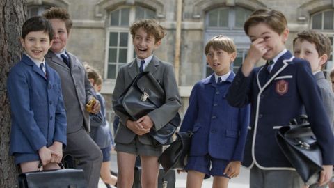 Испанияда очиқ ҳавода дарс ўтишга мўлжалланган пляж мактаби очилди