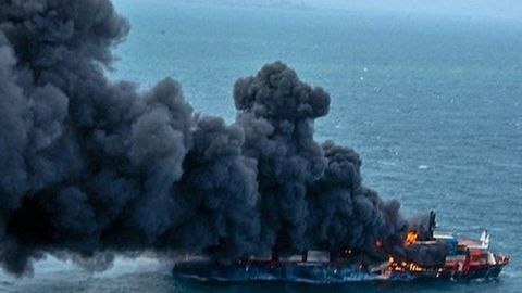 Shri-Lanka sohillari yaqinida konteyner tashuvchi kemada portlash sodir bo‘ldi (video)