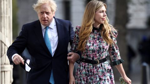 Britaniya bosh vaziri Boris Jonson qallig‘i bilan yashirincha nikohdan o‘tdi