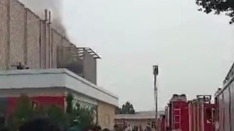 Andijondagi “O‘zbegim” savdo majmuasida yong‘in yuz berdi