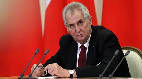 Чехия президенти Врбетицадаги портлашлар сабабини камомадни яширишга уриниш деб атади. Бош вазир воқеада фақат Россиядан гумон қилинаётганини айтди