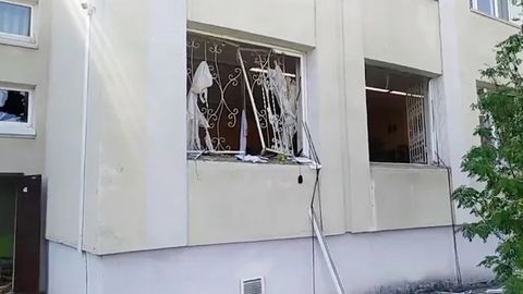 Ўзининг «худо» эканини англаган ва қонуний равишда ов милтиғи сотиб олган «оғир-босиқ» талаба. Қозондаги мактабга ҳужум ва ҳужумчининг ўзи ҳақида батафсил