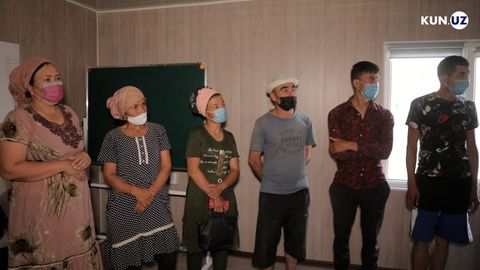 Қибрайда қулупнай даласининг бульдозерда бузиб ташланиши оқибатида зарар кўрган деҳқонларга товон пули тўлаб берилди